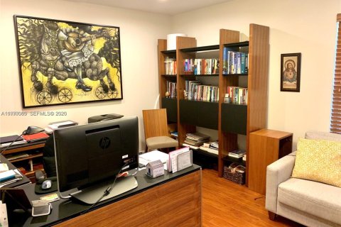 House in Weston, Florida 4 bedrooms, 242.66 sq.m. № 2041737 - photo 17