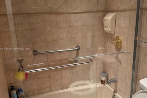 Condo in Miami, Florida, 2 bedrooms № 2082518 - photo 14
