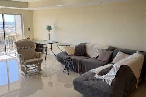 Condo in Miami, Florida, 2 bedrooms № 2082518 - photo 13