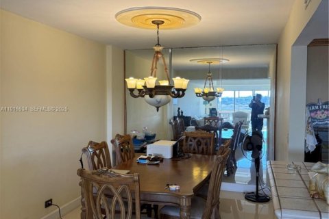 Condo in Miami, Florida, 2 bedrooms № 2082518 - photo 11