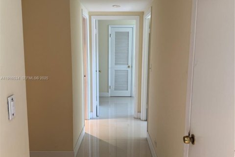 Condo in Miami, Florida, 2 bedrooms № 2082518 - photo 16