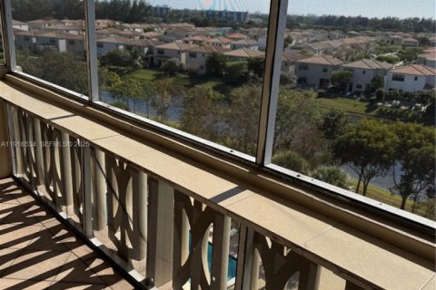 Condo in Miami, Florida, 2 bedrooms № 2082518 - photo 4