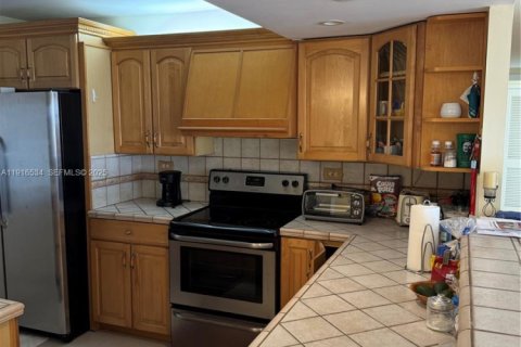 Condo in Miami, Florida, 2 bedrooms № 2082518 - photo 8