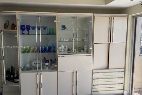 Condo in Miami, Florida, 2 bedrooms № 2082518 - photo 18
