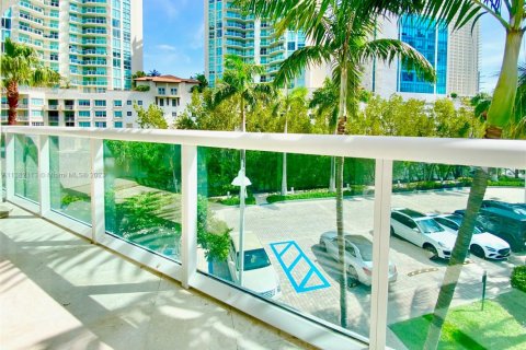 Condo in Sunny Isles Beach, Florida  № 1754062 - photo 16