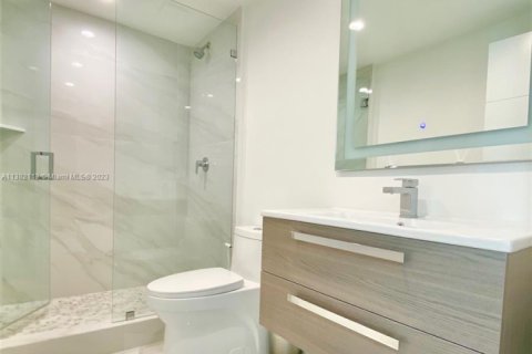 Condo in Sunny Isles Beach, Florida  № 1754062 - photo 13