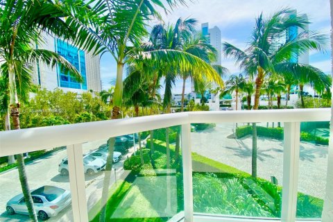 Condo in Sunny Isles Beach, Florida  № 1754062 - photo 1
