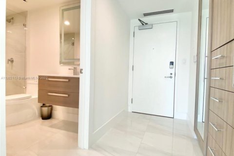 Condo in Sunny Isles Beach, Florida  № 1754062 - photo 11