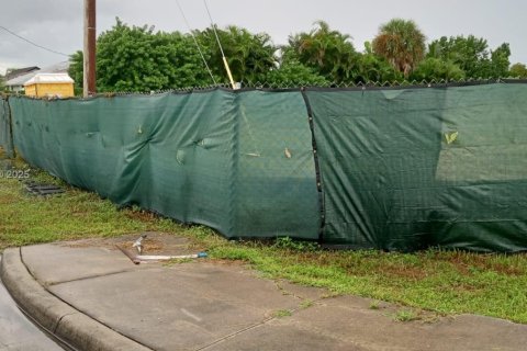 Commercial property in Cape Coral, Florida № 1959374 - photo 7