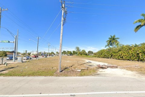 Commercial property in Cape Coral, Florida № 1959374 - photo 12