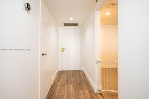 Купить кондоминиум в Майами, Флорида 1 спальня, 79.9м2, № 1948097 - фото 22