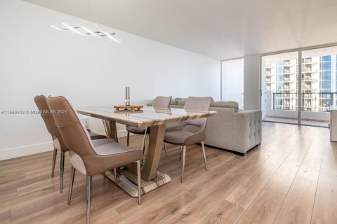 Купить кондоминиум в Майами, Флорида 1 спальня, 79.9м2, № 1948097 - фото 11