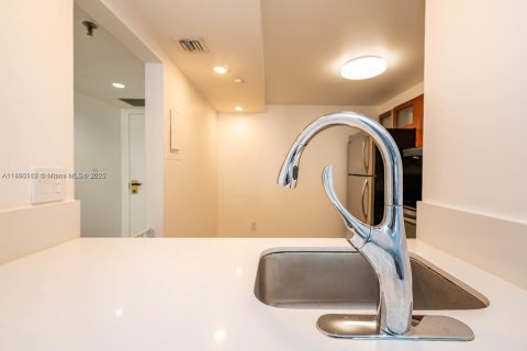 Купить кондоминиум в Майами, Флорида 1 спальня, 79.9м2, № 1948097 - фото 24