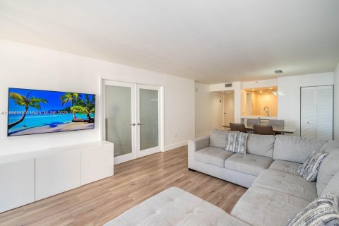 Купить кондоминиум в Майами, Флорида 1 спальня, 79.9м2, № 1948097 - фото 2