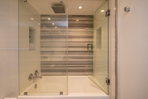 Купить кондоминиум в Майами, Флорида 1 спальня, 79.9м2, № 1948097 - фото 19