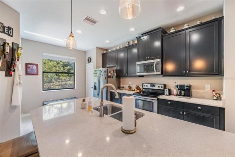 Townhouse in Wesley Chapel, Florida 3 bedrooms, 162.39 sq.m. № 1900065 - photo 2
