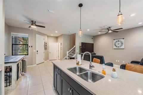 Townhouse in Wesley Chapel, Florida 3 bedrooms, 162.39 sq.m. № 1900065 - photo 6