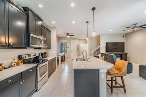 Townhouse in Wesley Chapel, Florida 3 bedrooms, 162.39 sq.m. № 1900065 - photo 4