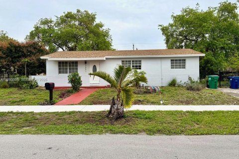 Casa en Miami Gardens, Florida 3 dormitorios, 107.21 m2 № 2047067
