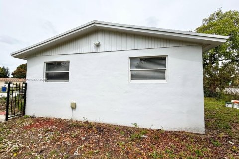 Casa en venta en Miami Gardens, Florida, 3 dormitorios, 107.21 m2 № 2047067 - foto 17