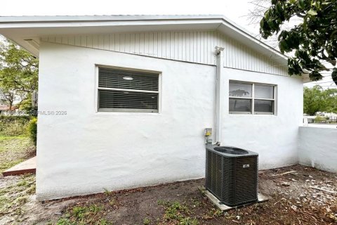 Casa en venta en Miami Gardens, Florida, 3 dormitorios, 107.21 m2 № 2047067 - foto 18
