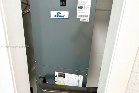 Casa en venta en Miami Gardens, Florida, 3 dormitorios, 107.21 m2 № 2047067 - foto 16