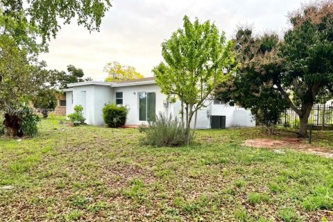 Casa en venta en Miami Gardens, Florida, 3 dormitorios, 107.21 m2 № 2047067 - foto 20