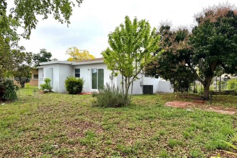Casa en venta en Miami Gardens, Florida, 3 dormitorios, 107.21 m2 № 2047067 - foto 19