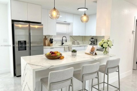 Casa en venta en Miami Gardens, Florida, 3 dormitorios, 107.21 m2 № 2047067 - foto 3