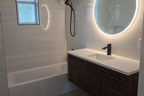 Apartamento en alquiler en Saint Petersburg, Florida, 3 dormitorios, 185.8 m2 № 1917115 - foto 6