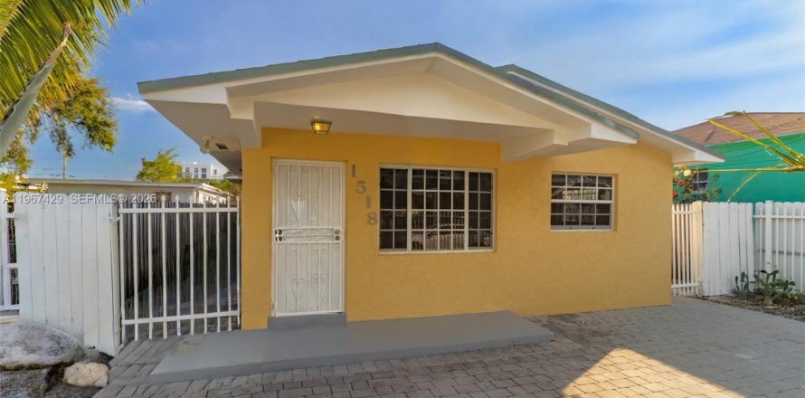 Casa en Miami, Florida 3 dormitorios, 111.11 m2 № 2029131