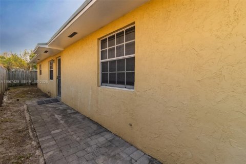 Casa en venta en Miami, Florida, 3 dormitorios, 111.11 m2 № 2029131 - foto 24