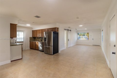 Casa en venta en Miami, Florida, 3 dormitorios, 111.11 m2 № 2029131 - foto 12