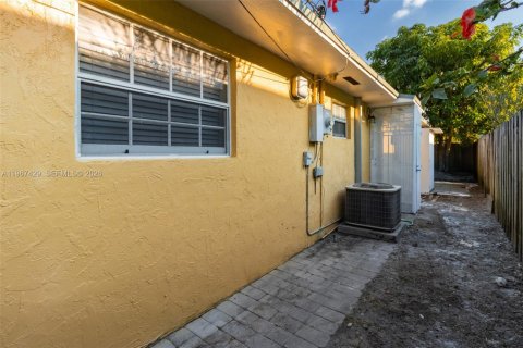 Casa en venta en Miami, Florida, 3 dormitorios, 111.11 m2 № 2029131 - foto 21