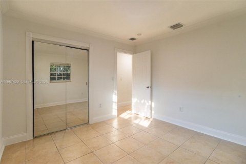 Casa en venta en Miami, Florida, 3 dormitorios, 111.11 m2 № 2029131 - foto 14