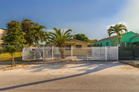 Casa en venta en Miami, Florida, 3 dormitorios, 111.11 m2 № 2029131 - foto 3