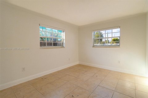 Casa en venta en Miami, Florida, 3 dormitorios, 111.11 m2 № 2029131 - foto 20