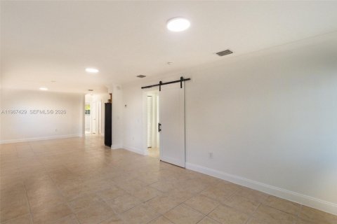 Casa en venta en Miami, Florida, 3 dormitorios, 111.11 m2 № 2029131 - foto 5