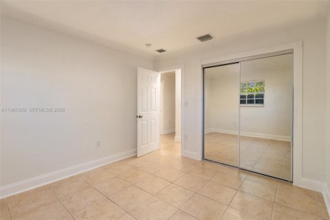 Casa en venta en Miami, Florida, 3 dormitorios, 111.11 m2 № 2029131 - foto 17