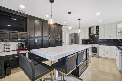 House in Miami, Florida 3 bedrooms, 185.25 sq.m. № 2041433 - photo 6