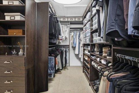 House in Miami, Florida 3 bedrooms, 185.25 sq.m. № 2041433 - photo 13