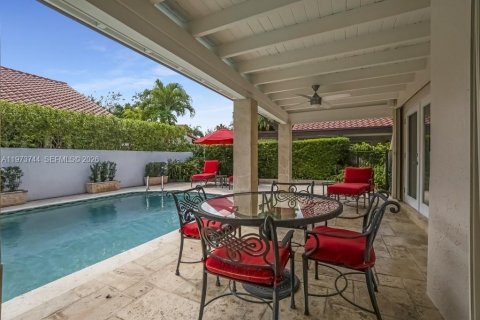 House in Miami, Florida 3 bedrooms, 185.25 sq.m. № 2041433 - photo 24