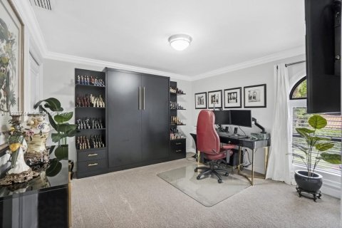 House in Miami, Florida 3 bedrooms, 185.25 sq.m. № 2041433 - photo 15