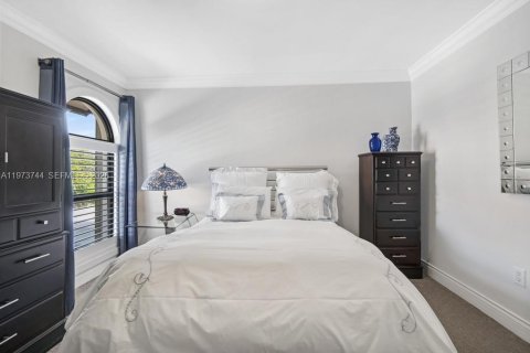 House in Miami, Florida 3 bedrooms, 185.25 sq.m. № 2041433 - photo 14