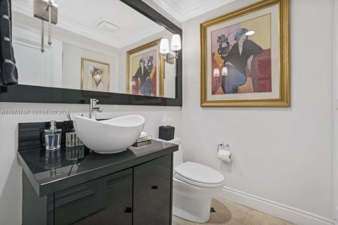 House in Miami, Florida 3 bedrooms, 185.25 sq.m. № 2041433 - photo 17