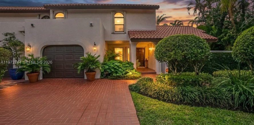 House in Miami, Florida 3 bedrooms, 185.25 sq.m. № 2041433