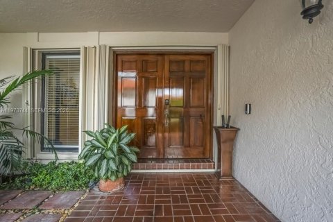 House in Miami, Florida 3 bedrooms, 185.25 sq.m. № 2041433 - photo 30