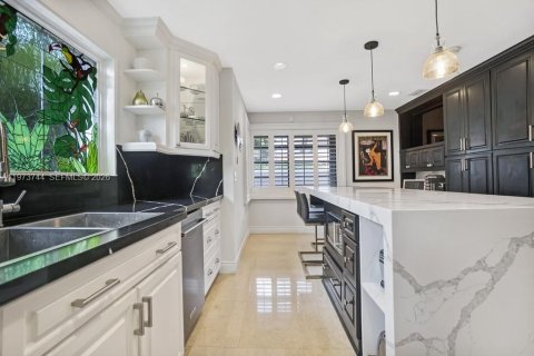 House in Miami, Florida 3 bedrooms, 185.25 sq.m. № 2041433 - photo 5