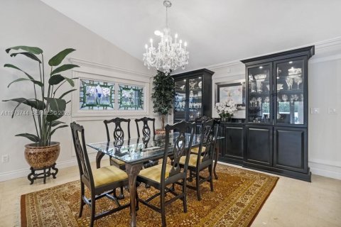 House in Miami, Florida 3 bedrooms, 185.25 sq.m. № 2041433 - photo 18