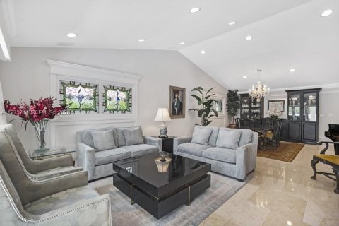 House in Miami, Florida 3 bedrooms, 185.25 sq.m. № 2041433 - photo 20